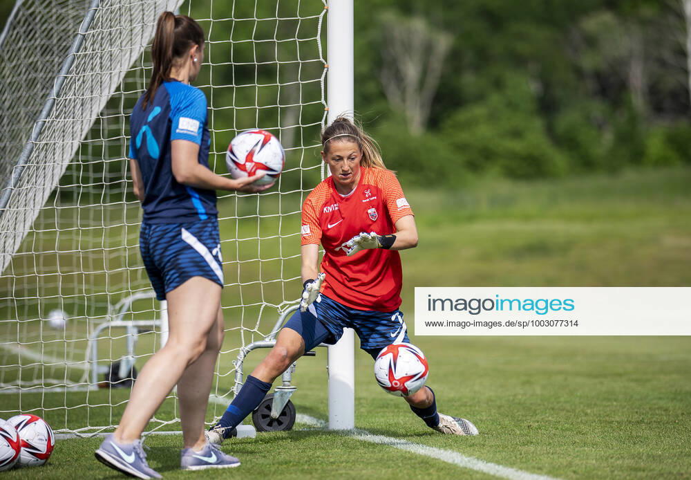Goalkeeper Cecilie Haustaker Fiskerstrand of the Norwegian womens national football team during a training session on June 9, 2021 in Borgholm Photo Suvad Mrkonjic BILDBYRAN COP 170 SM0077 fotboll football soccer fotball träning practice training norge norway dam bbeng,