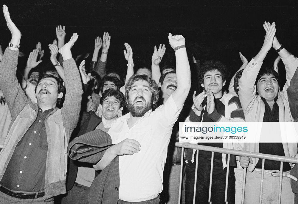 Turkish Music Festival Dortmund, DEU 20 04 1984 Turks cheer Turkish music stars at the Turkish Music Festival Dortmund Germany