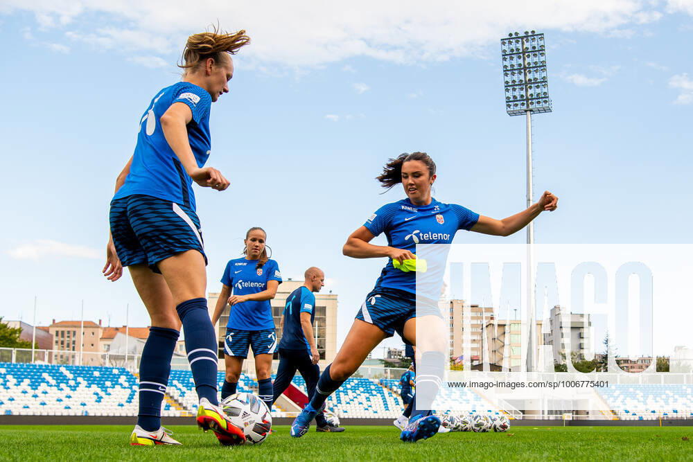 Frida Maanum and Ingrid Syrstad Engen of the Norwegian women s national football team during a training session on September 20, 2021 in Pristina Photo Vegard Wivestad Grott BILDBYRAN kod VG VG0171 fotboll football soccer fotball vm kval kval fifa women s world cup qualifier qualifier träning practice training training norway norway dam bbeng,