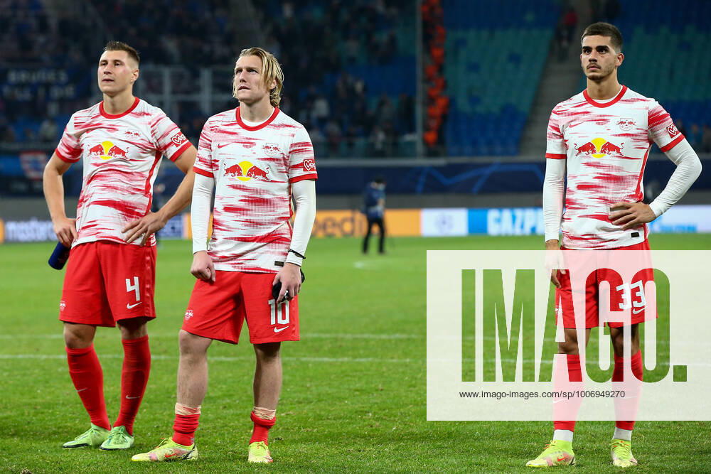 football UEFA Champions League, RB Leipzig FC Bruegge, v l Willi Orban RB Leipzig, 4 , Emil Forsberg RB Leipzig, 10 , Andre Silva RB Leipzig, 33 disappointed, looks disappointed, dejected, disappointed DFL DFB REGULATES PROHIBIT ANY USE OF PHOTOGRAPHS AS IMAGE SEQUENCES AND OR QUASI VIDEO Leipzig