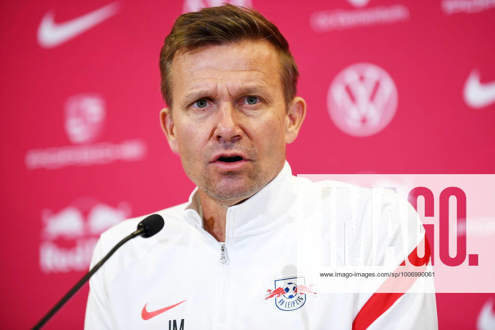Fußball Bundesliga Saison 2021 2022, 7 Spieltag, PK RB Leipzig ahead of Leipzig vs Bochum 01 10 2021 Jesse Marsch coach RB Leipzig speaks at the press conference of RB Leipzig ahead of the Bundesliga match against Bochum 01 10 2021 Leipzig Saxony Germany Red Bull training ground at Cottaweg.