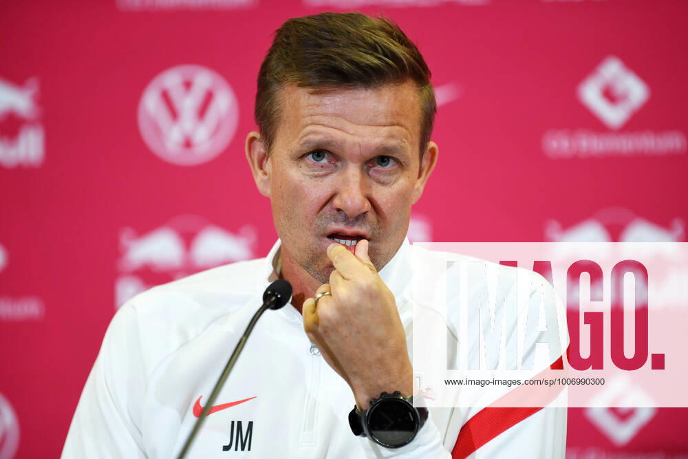 Fußball Bundesliga Saison 2021 2022, 7 Spieltag, PK RB Leipzig ahead of Leipzig vs Bochum 01 10 2021 Jesse Marsch coach RB Leipzig speaks and gestures during RB Leipzigs press conference ahead of the Bundesliga match against Bochum 01 10 2021 Leipzig Saxony Germany Red Bull training ground at Cottaweg.