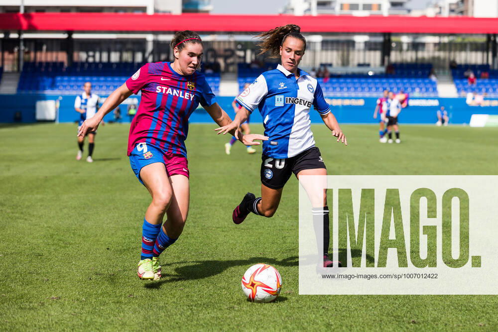 Mariona Caldenteny of FC Barcelona, Barca Femeni in action against Nerea Nevado of Deportivo Alaves Femenino during the Liga Iberdrola match between FC Barcelona Femeni and Deportivo Alaves Femenino at Johan Cruyff Stadium on October 02, 2021 in Sant Joan Despi, Barcelona, Spain. Sant Joan Despi Spain - ZUMAa181 20211002_zaa_a181_024