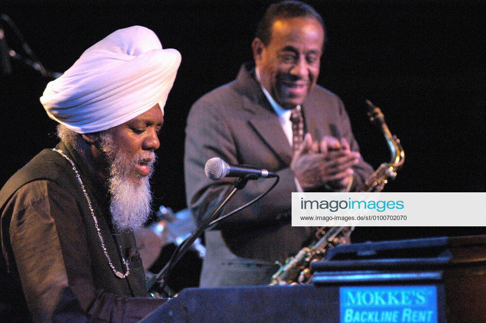 41 Concert Doc Lonnie Smith li Lou Donaldson at the Blue Note in Milan, pianist, piano, saxophonist, saxophone, jazz, turban, music, Milan Italy, Italy