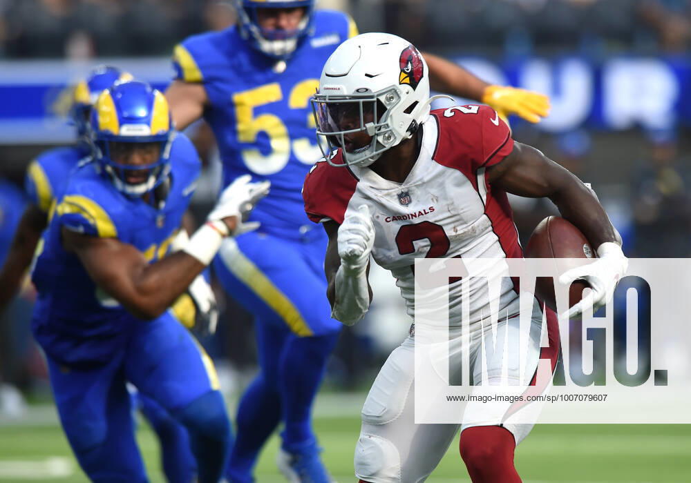 INGLEWOOD, CA - OCTOBER 03: Arizona Cardinals Running Back Chase Edmonds (2) runs the ball during an NFL, American Football Herren, USA game between the Arizona Cardinals and the Los Angeles Rams on October 03, 2021, at SoFi Stadium in Inglewood, CA. (Photo by Chris Williams Icon Sportswire) NFL: OCT 03 Cardinals at Rams Icon0072110032711