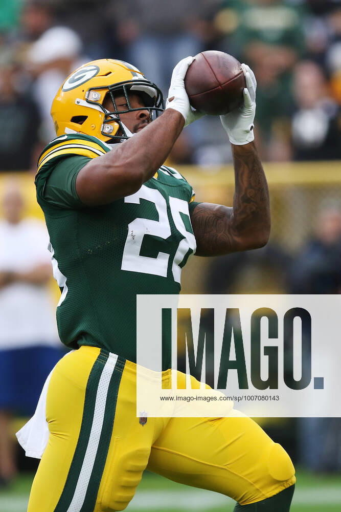 GREEN BAY, WI - OCTOBER 03: Green Bay Packers running back A.J. Dillon (28) makes a catch during a game between the Green Bay Packers and the Pittsburgh Steelers at Lambeau Field on October 3, 2021 in Green Bay, WI. (Photo by Larry Radloff Icon Sportswire) NFL, American Football Herren, USA OCT 03 Steelers at Packers Icon2110030822