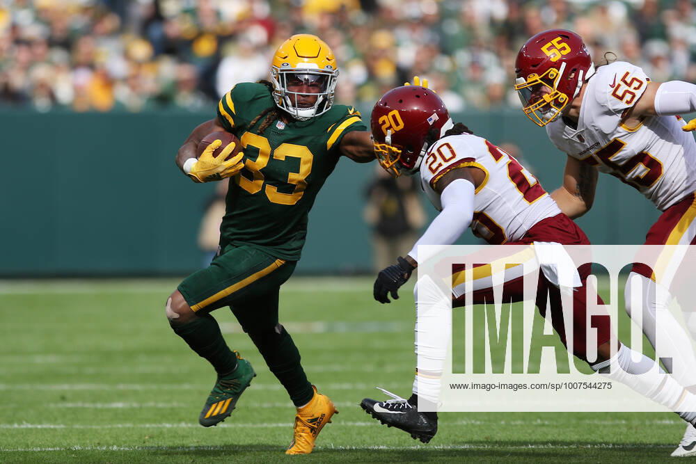 GREEN BAY, WI - OCTOBER 24: Green Bay Packers running back Aaron Jones (33) stiff arms Washington Football Team free safety Bobby McCain (20) during a game between the Green Bay Packers and the Washington Football Team at Lambeau Field on October 24, 2021 in Green Bay, WI. (Photo by Larry Radloff Icon Sportswire) NFL, American Football Herren, USA OCT 24 Washington Football Team at Packers Icon2110240708