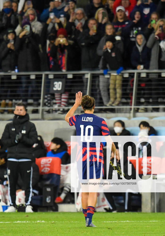SAINT PAUL, MN - OCTOBER 26: United States forward Carli Lloyd (10) leaves the pitch for her final time during the second half of a friendly soccer match between Korea Republic and the United States on Oct 26, 2021 at Allianz Field in Saint Paul, MN as this was Lloyds last game.(Photo by Nick Wosika Icon Sportswire) SOCCER: OCT 26 Women s - USA v Korea Icon2021102613