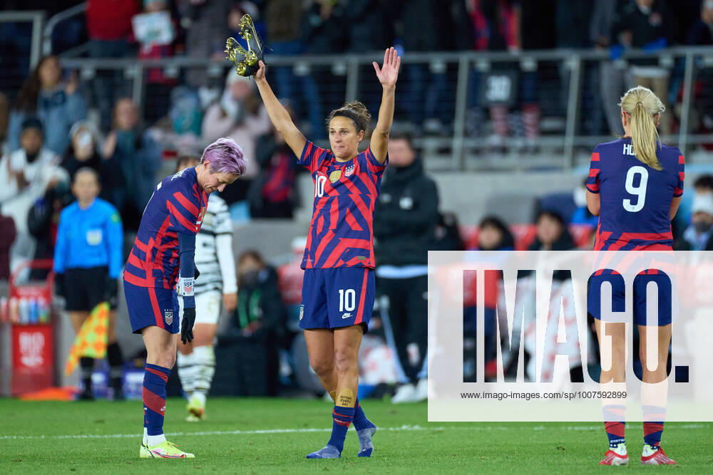 SAINT PAUL, MN - OCTOBER 26: United States forward Carli Lloyd (10) waves to fans after playing her final game against Korea Republic as a member of the US Women s national team, Nationalteam at Allianz Field on October 26, 2021 in St Paul, Minnesota. United States defeated Korea Republic 6-0. (Photo by Robin Alam Icon Sportswire) SOCCER: OCT 26 Women s - USA v Korea Icon164211026001