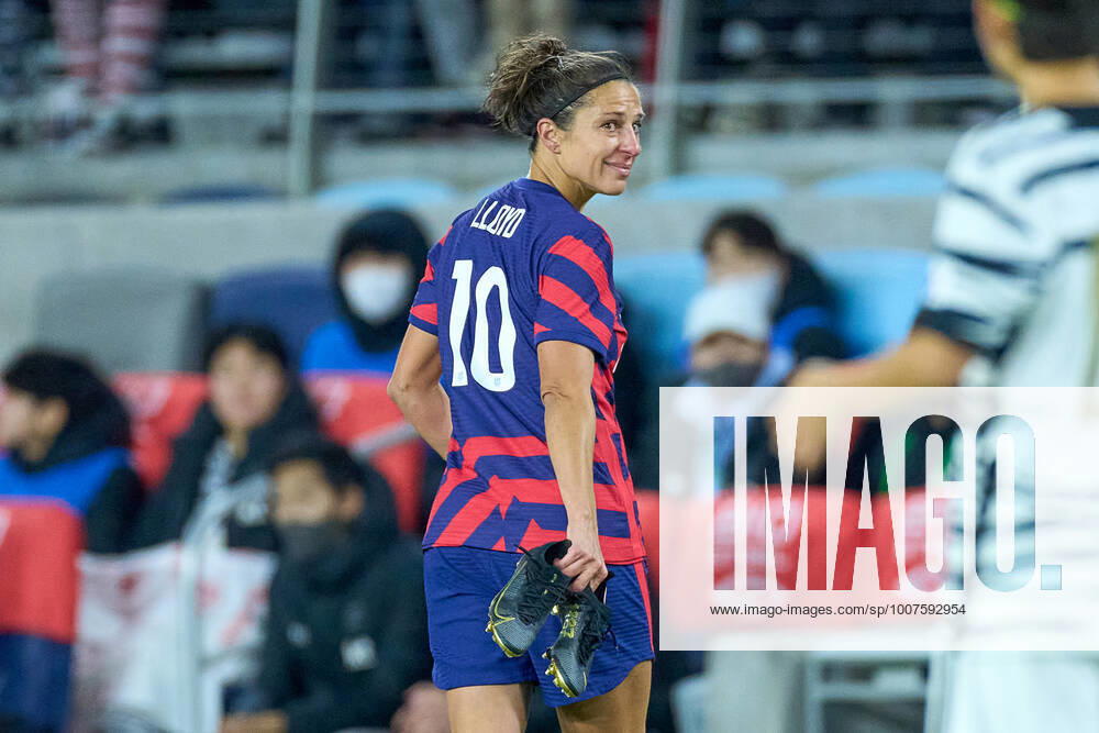 SAINT PAUL, MN - OCTOBER 26: United States forward Carli Lloyd (10) waves to fans after playing her final game against Korea Republic as a member of the US Women s national team, Nationalteam at Allianz Field on October 26, 2021 in St Paul, Minnesota. United States defeated Korea Republic 6-0. (Photo by Robin Alam Icon Sportswire) SOCCER: OCT 26 Women s - USA v Korea Icon164211026004