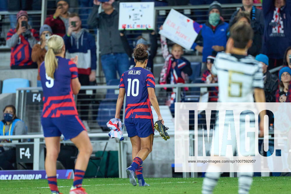 SAINT PAUL, MN - OCTOBER 26: United States forward Carli Lloyd (10) exits the field after playing her final game against Korea Republic as a member of the US Women s national team, Nationalteam at Allianz Field on October 26, 2021 in St Paul, Minnesota. United States defeated Korea Republic 6-0. (Photo by Robin Alam Icon Sportswire) SOCCER: OCT 26 Women s - USA v Korea Icon164211026005