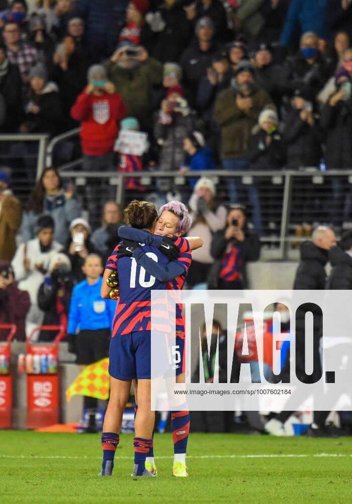 SAINT PAUL, MN - OCTOBER 26: United States forward Carli Lloyd (10) hugs United States forward Megan Rapinoe (15) before leaving the pitch for her final time as she retired after a friendly soccer match between Korea Republic and the United States on Oct 26, 2021 at Allianz Field in Saint Paul, MN. (Photo by Nick Wosika Icon Sportswire) SOCCER: OCT 26 Women s - USA v Korea Icon2021102643