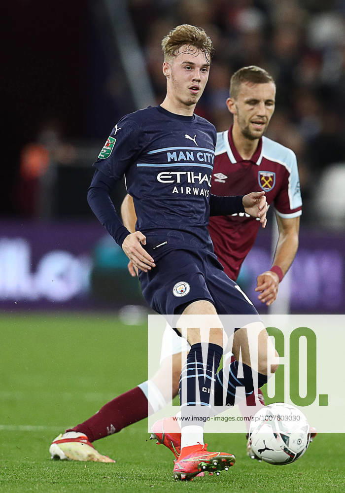 London, England, 27th October 2021. Cole Palmer of Manchester City during the Carabao Cup match at the London Stadium, London. Picture credit should read: Paul Terry Sportimage . SPI-1272-0011