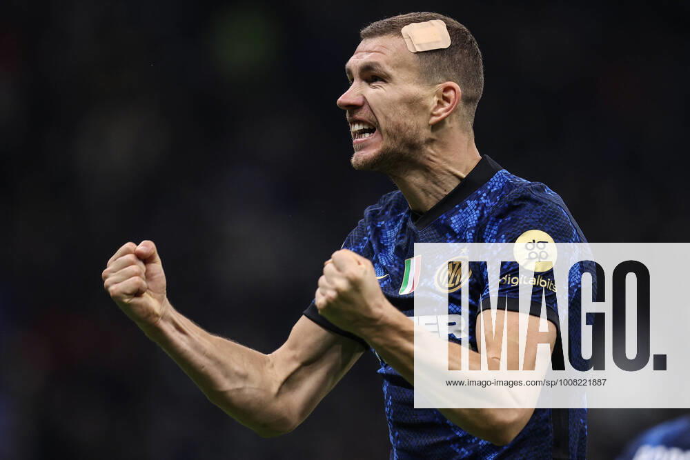 KW47 Milano 24 11 2021 - Champions League Inter-Shakhtar Donetsk foto Image nella foto: esultanza gol Edin Dzeko