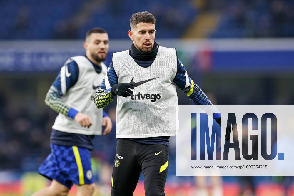 Chelsea v Tottenham Hotspur Premier League 23 01 2022. Jorginho (5) of Chelsea warms up during the Premier League match between Chelsea and Tottenham Hotspur at Stamford Bridge, London, England on 23 January 2022. Editorial use only DataCo restrictions apply See www.football-dataco.com ,