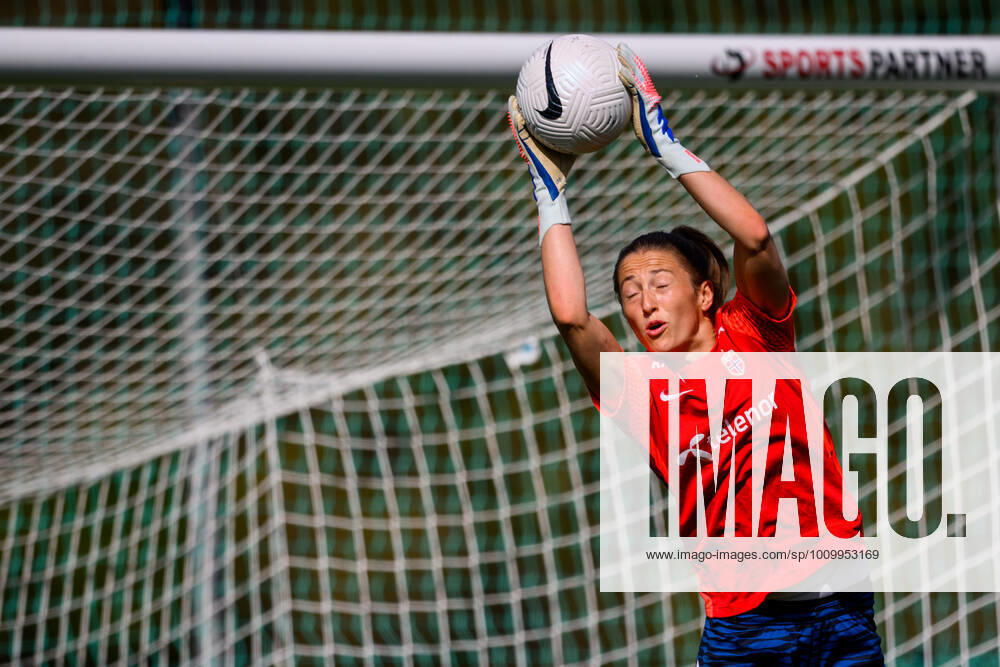 Goalkeeper Cecilie Haustaker Fiskerstrand during a training session with the Norwegian women s national football team on February 18, 2022 in Alvor Photo Ludvig Thunman BILDBYRAN code LT LT0279 football football soccer football algarve cup training practice training norway norway dam bbeng,