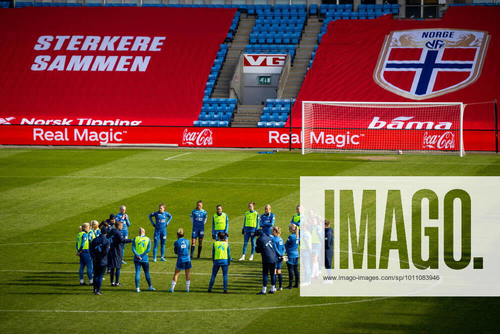 Players and staff of the Norwegian women s national football team gather in a circle during a training session on April 5, 2022 in Oslo Photo Vegard Grott BILDBYRAN kod VG VG0259 bbeng fotboll football soccer fotball vm kval kval fifa women s world cup qualifier qualifier träning practice training training norway norway dam,