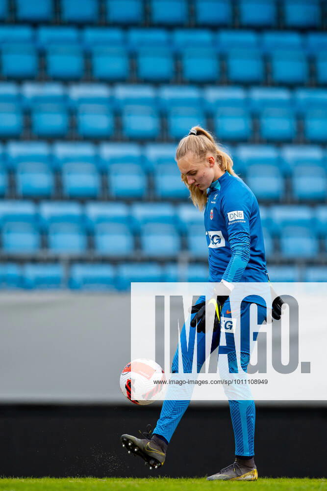 Goalkeeper Sunniva Skoglund of the Norwegian women s national football team during a training session on April 6, 2022 in Sandefjord Photo Vegard Grott BILDBYRAN kod VG VG0260 bbeng fotboll football soccer fotball vm kval kval fifa women s world cup qualifier qualifier träning practice training training norge norway dam,