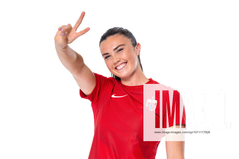 Ingrid Syrstad Engen of the Norwegian womens national football team poses for a portrait on April 4, 2022 in Oslo Photo Vegard Grott BILDBYRAN kod VG VG0262 bbeng fotball fotboll football norge norway a kvinnor portrett porträtt portraits dam,