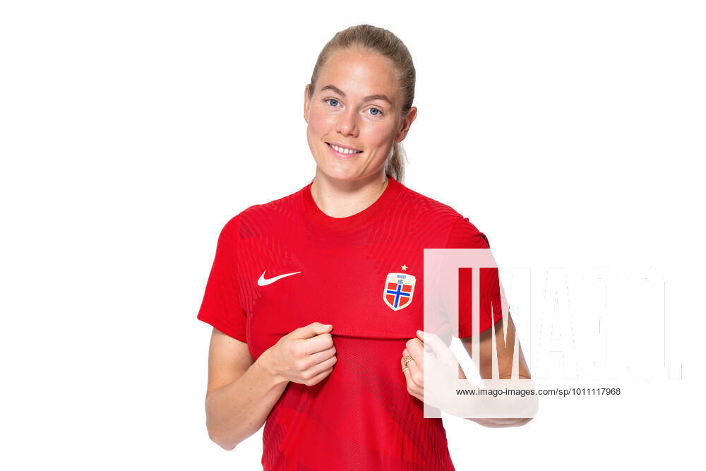 Guro Bergsvand of the Norwegian womens national football team poses for a portrait on April 4, 2022 in Oslo Photo Vegard Grott BILDBYRAN kod VG VG0262 bbeng fotball fotboll football norge norway a kvinnor portrett porträtt portraits dam,