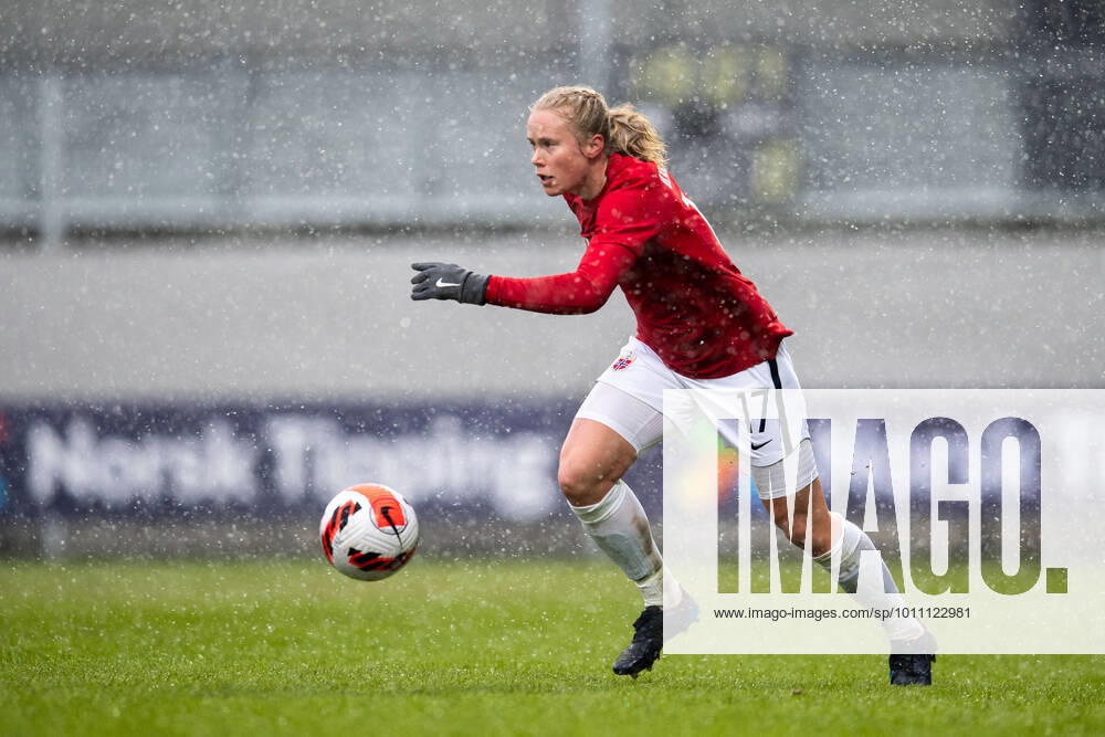 Julie Blakstad of Norway during the FIFA Women s World Cup Qualifier football match between Norway and Kosovo on April 7, 2022 in Sandefjord Photo Vegard Grott BILDBYRAN code VG VG0264 bbeng football soccer football football fifa world cup qualifiers world cup qualifiers women world cup qualifiers national team dam norway norway kosovo,