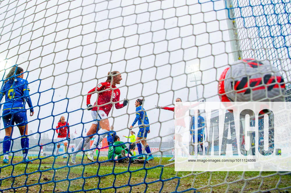 Frida Maanum of Norway celebrates after scoring the 3 0 goal during the FIFA Women s World Cup Qualifier football match between Norway and Kosovo on April 7, 2022 in Sandefjord Photo Vegard Grott BILDBYRAN kod VG VG0264 bbeng fotball soccer football fotboll fifa world cup qualifiers vm qualification women world cup qualifier international dam norway norway kosovo cheer,