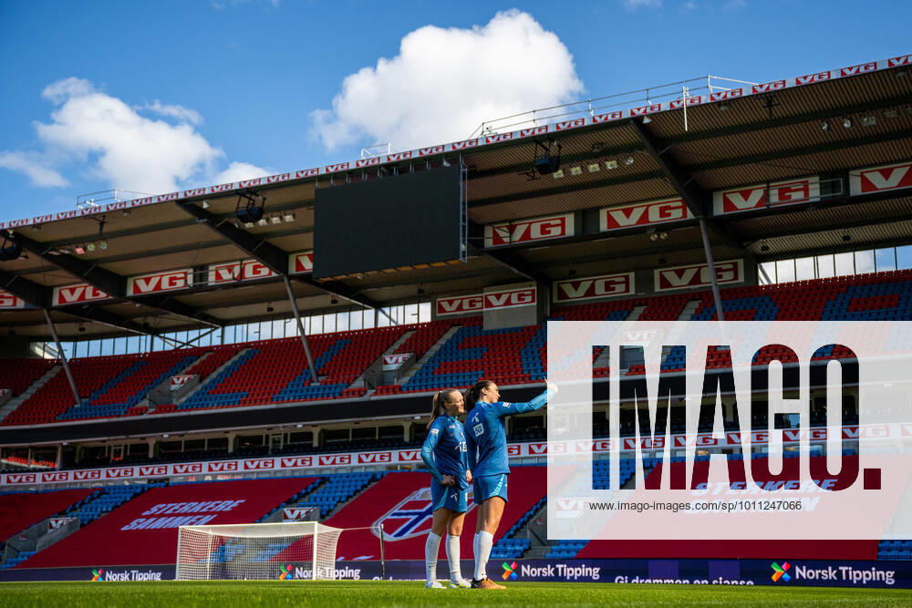 Frida Maanum and Ingrid Syrstad Engen of the Norwegian women s national football team during a training session on April 11, 2022 in Oslo Photo Vegard Grott BILDBYRAN kod VG VG0265 bbeng fotboll football soccer fotball vm kval kval fifa women s world cup qualifier qualifier träning practice training training norway norway dam,