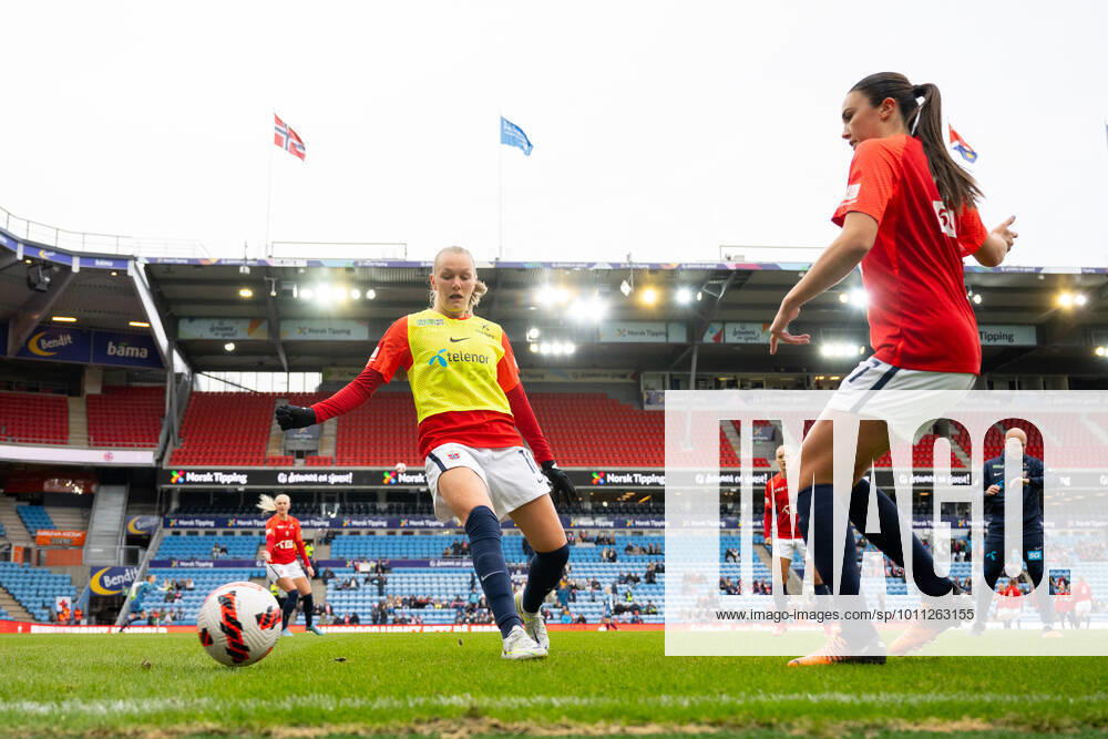 Frida Maanum and Ingrid Syrstad Engen of Norway ahead of the FIFA Women s World Cup Qualifier football match between Norway and Poland on April 12, 2022 in Oslo Photo Vegard Grott BILDBYRAN kod VG VG0268 bbeng fotball soccer football fotboll fifa world cup qualifiers vm qualification women vm kvalik landskamp dam norge norway poland polen,