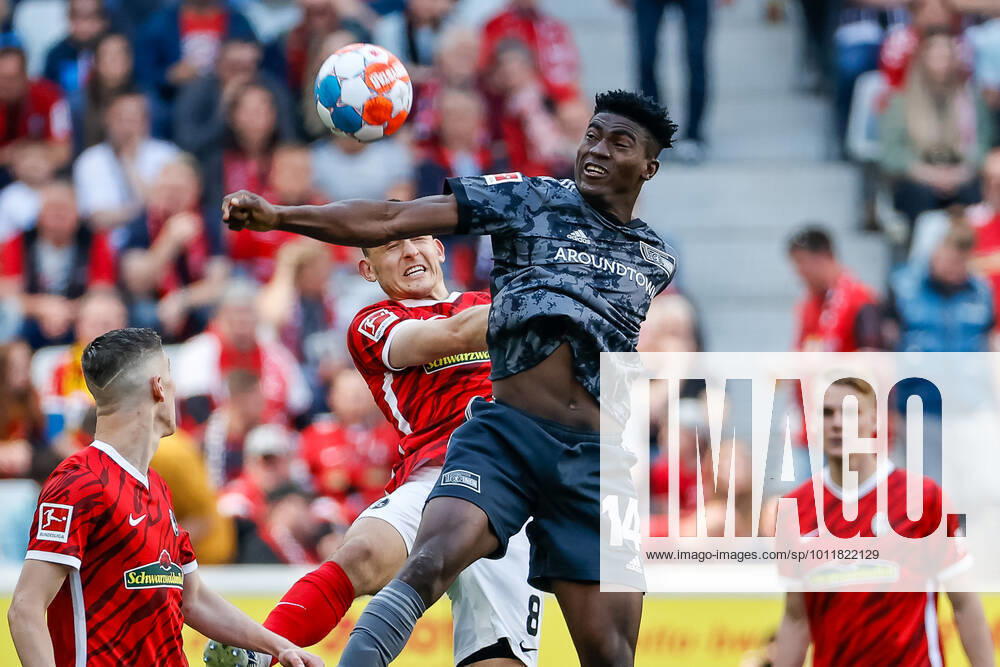 Maximilian Eggestein SC Freiburg, 08 and Taiwo Awoniyi 1 FC Union Berlin, 14 in a header duel , GER, SC Freiburg vs 1 FC Union Berlin, Football, Bundesliga, 33 Matchday, Season 2021 2022, 07 05 2022 DFL REGULATES PROHIBIT ANY USE OF PHOTOGRAPHS AS IMAGE SEQUENCES AND OR QUASI VIDEO GER, SC Freiburg vs 1 FC Union Berlin, football, Bundesliga, 33 Spieltag, Spielzeit 2021 2022, 07 05 2022 Freiburg im Breisgau