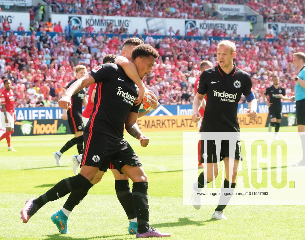 Football Bundesliga Season 2021 2022 Mewa Arena Mainz 14 05 2022 1 FSV Mainz 05 mz Eintracht Frankfurt f li re Sebastian RODE Eintracht Frankfurt cheering after the 1 1 by TUTA Eintracht Frankfurt DFL REGULATIONS PROHIBIT ANY USE OF PHOTOGRAPHS AS IMAGE SEQUENCES AND OR QUASI VIDEO NATIONAL AND INTERNATIONAL NEWS AGENCIES OUT Football Bundesliga 1 FSV Mainz 05