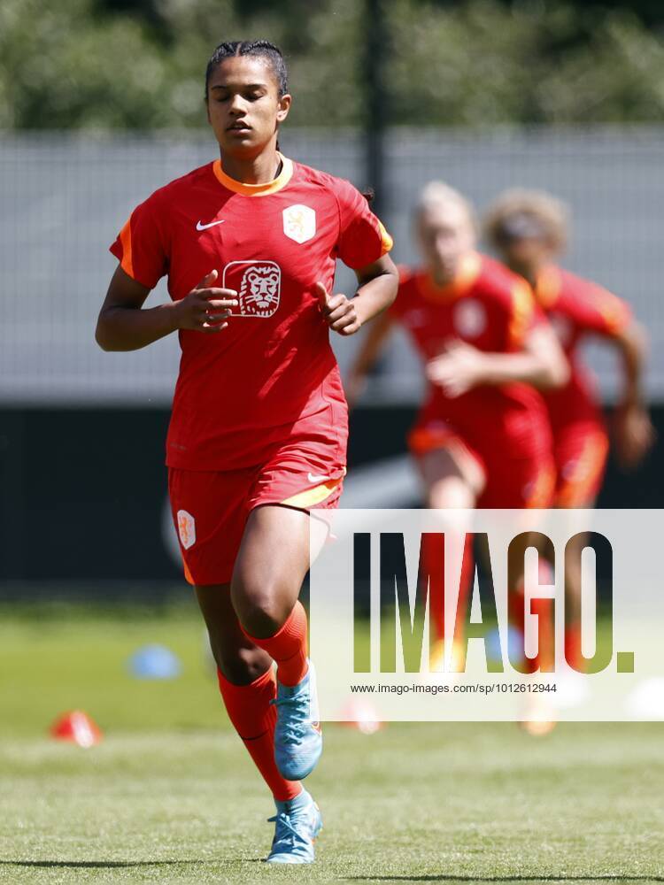 ZEIST Esmee Brugts during a training session of the Dutch women s national team at the KNVB Campus on June 13, 2022 in Zeist, the Netherlands The Dutch women s team is preparing for the European Football Championship in England ANP MAURICE VAN STEEN UEFA Women s Euro England 2022 2022 ANPxSportx IVx 450377753 originalFilename: 450377753