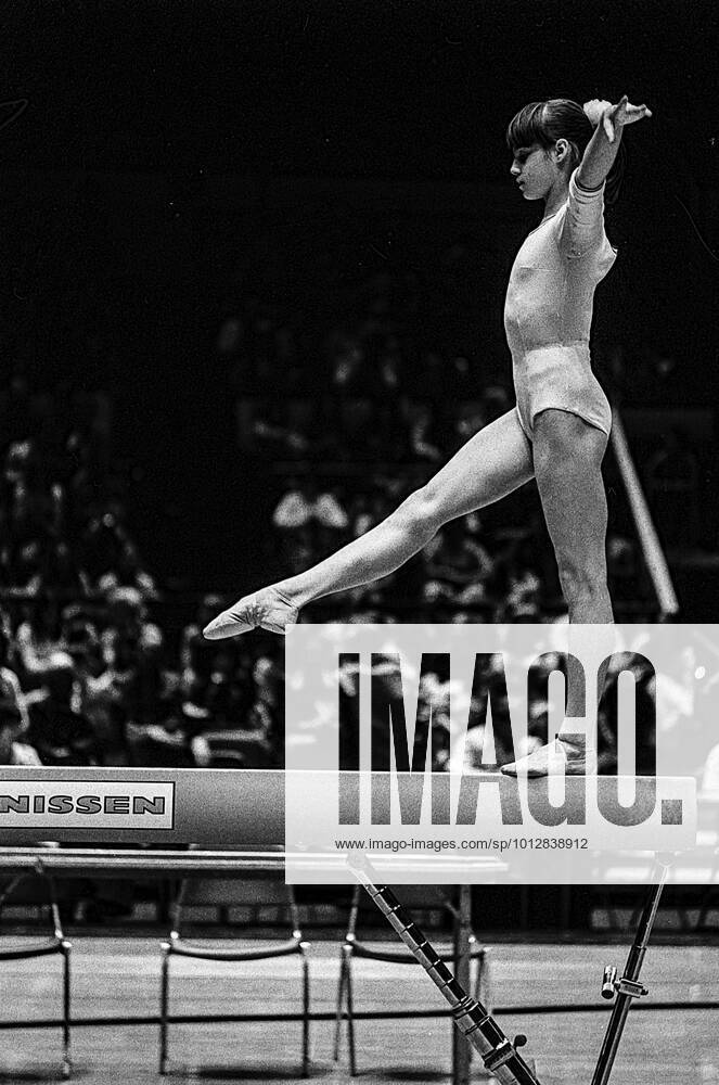 GYMNATICS Nadia Comanici Nadia Comanici (ROM) cometing at the 1976 American Cup New York Madison square Garden NY United States