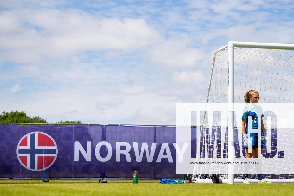 Goalkeeper Sunniva Skoglund of the Norwegian national football team during a training session ahead of the UEFA Women s Euro 2022 Championship on July 4, 2022 in Brighton Photo Vegard Grott BILDBYRAN kod VG VG0308 bbeng fotboll football soccer fotball fotbolls em fotball em europamästerskap em uefa womens euro training practice training training norway norway dam,