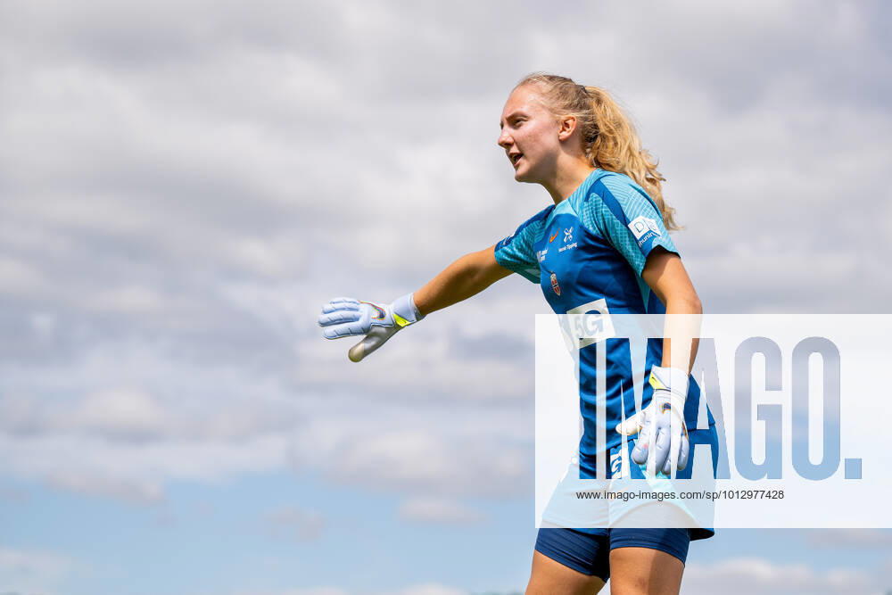 Goalkeeper Sunniva Skoglund of the Norwegian national football team during a training session ahead of the UEFA Women s Euro 2022 Championship on July 4, 2022 in Brighton Photo Vegard Grott BILDBYRAN kod VG VG0308 bbeng fotboll football soccer fotball fotbolls em fotball em europamästerskap em uefa womens euro training practice training training norway norway dam,