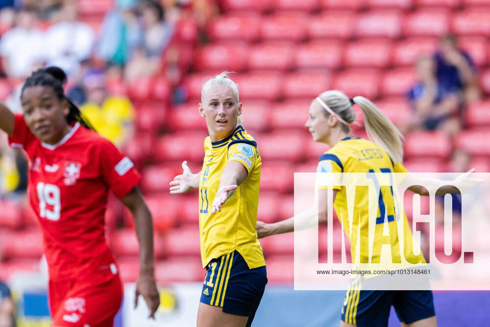 Stina Blackstenius and Amanda Ilestedt of Sweden reacts during the UEFA Women s Euro 2022 group stage match between Sweden and Switzerland on July 13, 2022 in Sheffield Photo Ludvig Thunman BILDBYRAN kod LT LT0371 fotboll football soccer fotball fotbolls em europamästerskap em uefa womens euro sverige sweden switzerland switzerland dam bbeng international depp,