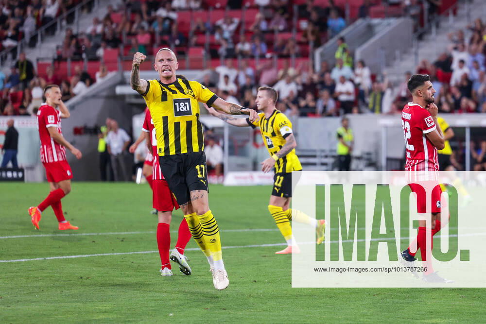 Football, 2022 2023 season, 1 Bundesliga, SC Freiburg Borussia Dortmund, Marius Wolf Borussia Dortmund celebrates the goal to 1 1 by Jamie Jermaine Bynoe Gittens Borussia Dortmund , Photo Dennis Ewert RHR PHOTO xRHR PHOTO DEx
