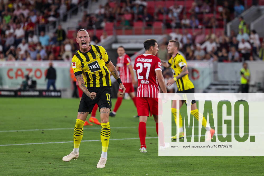 Football, 2022 2023 season, 1 Bundesliga, SC Freiburg Borussia Dortmund, Marius Wolf Borussia Dortmund celebrates the goal to 1 1 by Jamie Jermaine Bynoe Gittens Borussia Dortmund , Photo Dennis Ewert RHR PHOTO xRHR PHOTO DEx