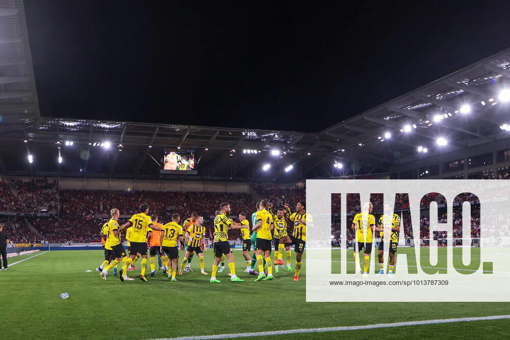 Football, 2022 2023 season, 1 Bundesliga, SC Freiburg Borussia Dortmund, Borussia Dortmund players celebrate away victory, Photo Dennis Ewert RHR PHOTO xRHR PHOTO DEx