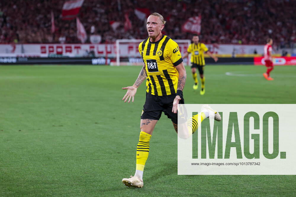 football, 2022 2023 season, 1 Bundesliga, SC Freiburg Borussia Dortmund, Marius Wolf Borussia Dortmund celebrates the goal to 1 3, photo Dennis Ewert RHR PHOTO xRHR PHOTO DEx