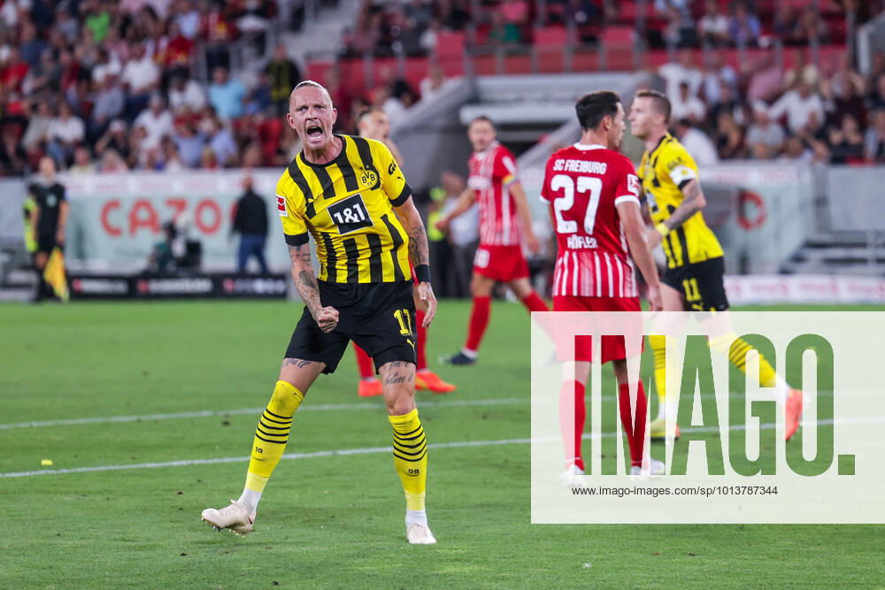 Football, 2022 2023 season, 1 Bundesliga, SC Freiburg Borussia Dortmund, Marius Wolf Borussia Dortmund celebrates the goal to 1 1 by Jamie Jermaine Bynoe Gittens Borussia Dortmund , Photo Dennis Ewert RHR PHOTO xRHR PHOTO DEx