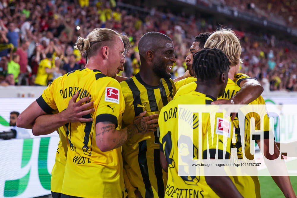 Football, 2022 2023 season, 1 Bundesliga, SC Freiburg Borussia Dortmund, Borussia Dortmund players celebrate the goal to 1 3 by Marius Wolf Borussia Dortmund , Photo Dennis Ewert RHR PHOTO xRHR PHOTO ENx