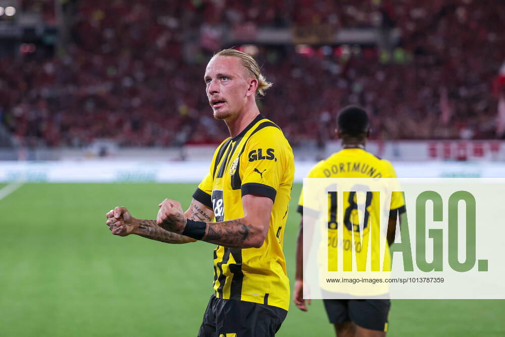 Football, 2022 2023 season, 1 Bundesliga, SC Freiburg Borussia Dortmund, f l Marius Wolf Borussia Dortmund , Youssoufa Moukoko Borussia Dortmund , Photo Dennis Ewert RHR PHOTO xRHR PHOTO DEx