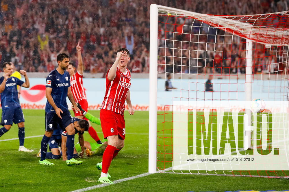 1 0 Goal for SC Freiburg by Vincenzo Grifo SC Freiburg, 32 , GER, SC Freiburg vs VFL Bochum, Football, Bundesliga, 4 Matchday, Season 2022 2023, 26 08 2022 DFL REGULATES PROHIBIT ANY USE OF PHOTOGRAPHS AS IMAGE SEQUENCES AND OR QUASI VIDEO GER, SC Freiburg vs VFL Bochum, Football, Bundesliga, 4 Matchday, Season 2022 2023, 26 08 2022 Freiburg im Breisgau