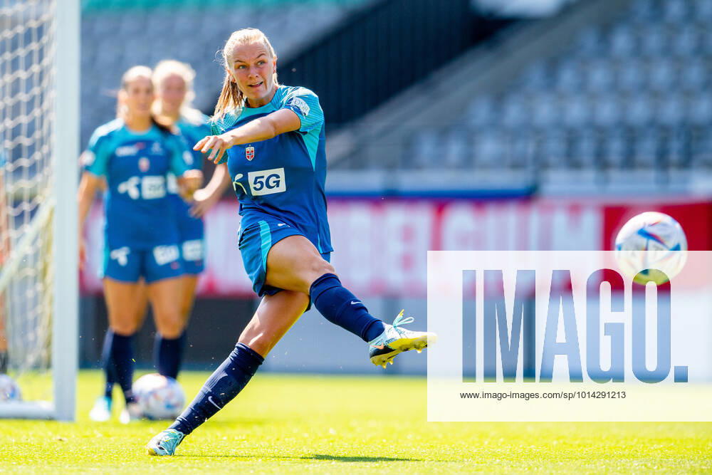 Frida Maanum of the Norwegian womens national football team during a training session on September 1, 2022 in Leuven Photo Vegard Grot BILDBYRAN code VG VG0346 bbeng fotbol football soccer fotball vm kval kval fifa womens world cup qualifier qualifier training practice training training norge norway brussels belgium belgium dam,