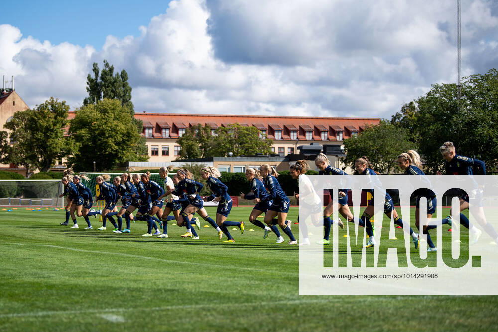 Players of Sweden during a training session with the womens national football team on September 1, 2022 in Visby Photo Emma Wallskog BILDBYRAN COP 320 EW0086 football soccer football training camp training practice fifa womens world cup qualifier dam bbeng,
