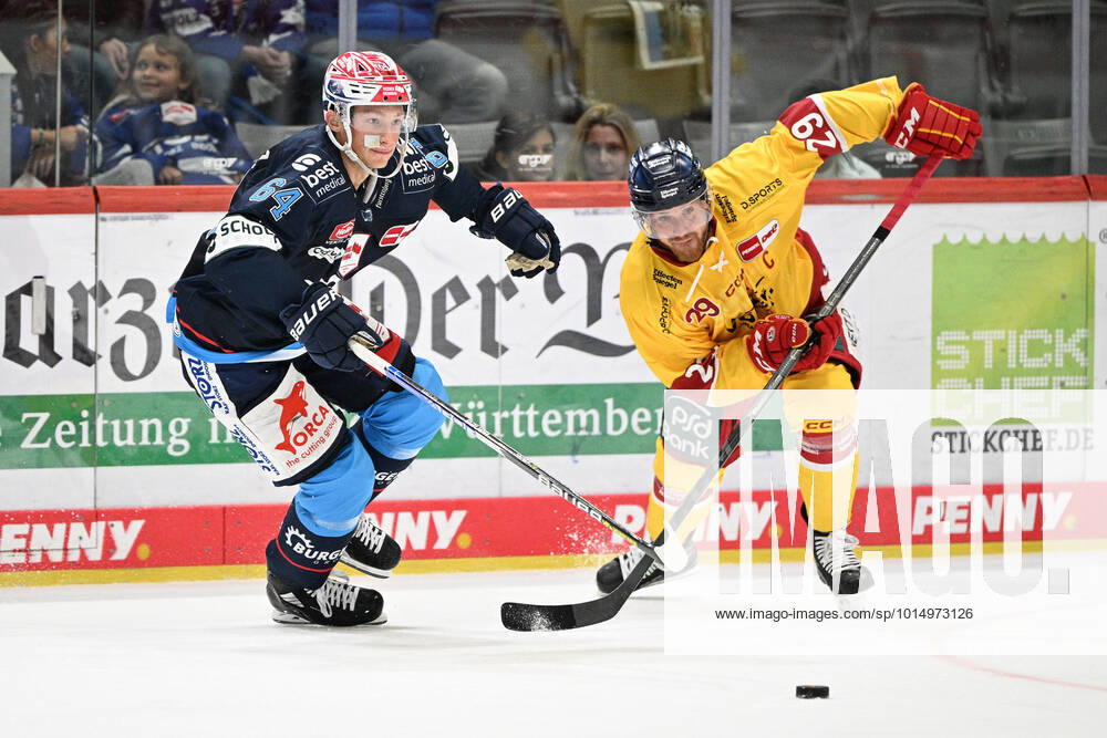 Boaz Bassen Schwenninger Wild Wings 64 Alexander Barta Duesseldorfer EG GER, Schwenninger Wild Wings vs Duesseldorfer EG DEG , Penny DEL, Matchday 2, 18 09 2022 GER, Schwenninger Wild Wings vs Duesseldorfer EG DEG , Penny DEL, Matchday 2, 18 09 2022 Villingen Schwenningen
