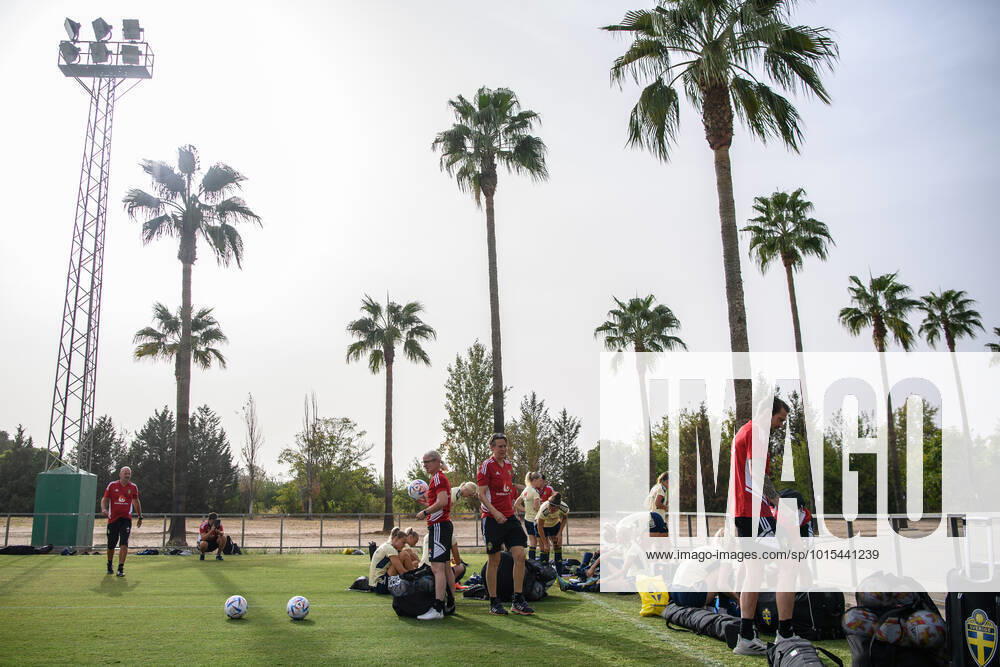 Players of Sweden during a training session with the Swedish womens national football team on October 3, 2022 in Cordoba Photo Ludvig Thunman BILDBYRAN code LT LT0418 football football soccer fotball training practice training sweden sweden lady bbeng,