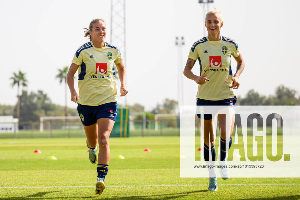 Filippa Angeldahl and Nathalie Björn of the Swedish womens national football team at a training session on October 5, 2022 in Cordoba Photo Ludvig Thunman BILDBYRAN code LT LT0420 football football soccer football training practice training sweden sweden lady bbeng,