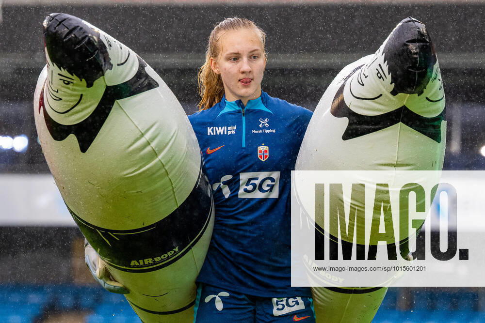 Goalkeeper Sunniva Skoglund of the Norwegian womens national football team during a training session on October 5, 2022 in Oslo Photo Vegard Grot BILDBYRAN code VG VG0365 bbeng football football soccer football training international friendly private international training practice training training norway norway women women,