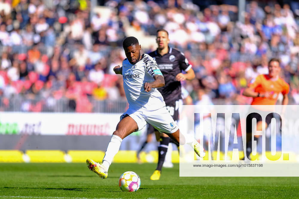 Moritz Broni Kwarteng 1 FC Magdeburg, 08 while shooting, SV Sandhausen vs 1 FC Magdeburg, Football, 2 Liga, 11 Matchday, Season 2022 2023, 09 10 2022, DFL REGULATES PROHIBIT ANY USE OF PHOTOGRAPHS AS IMAGE SEQUENCES AND OR QUASI VIDEO SV Sandhausen vs 1 FC Magdeburg, Football, 2 Liga, 11 Matchday, Season 2022 2023, 09 10 2022 Sandhausen